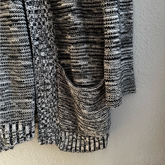 Express Black White Gray Knit Women's Sweater Long Cardigan sz L - Picture 4 of 9
